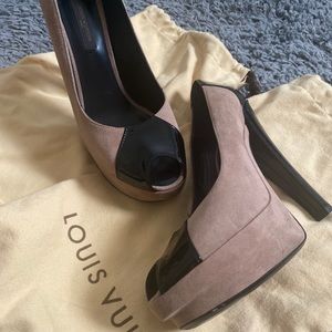 Louis Vuitton Open Toe Heels Beige Suede size 7.5